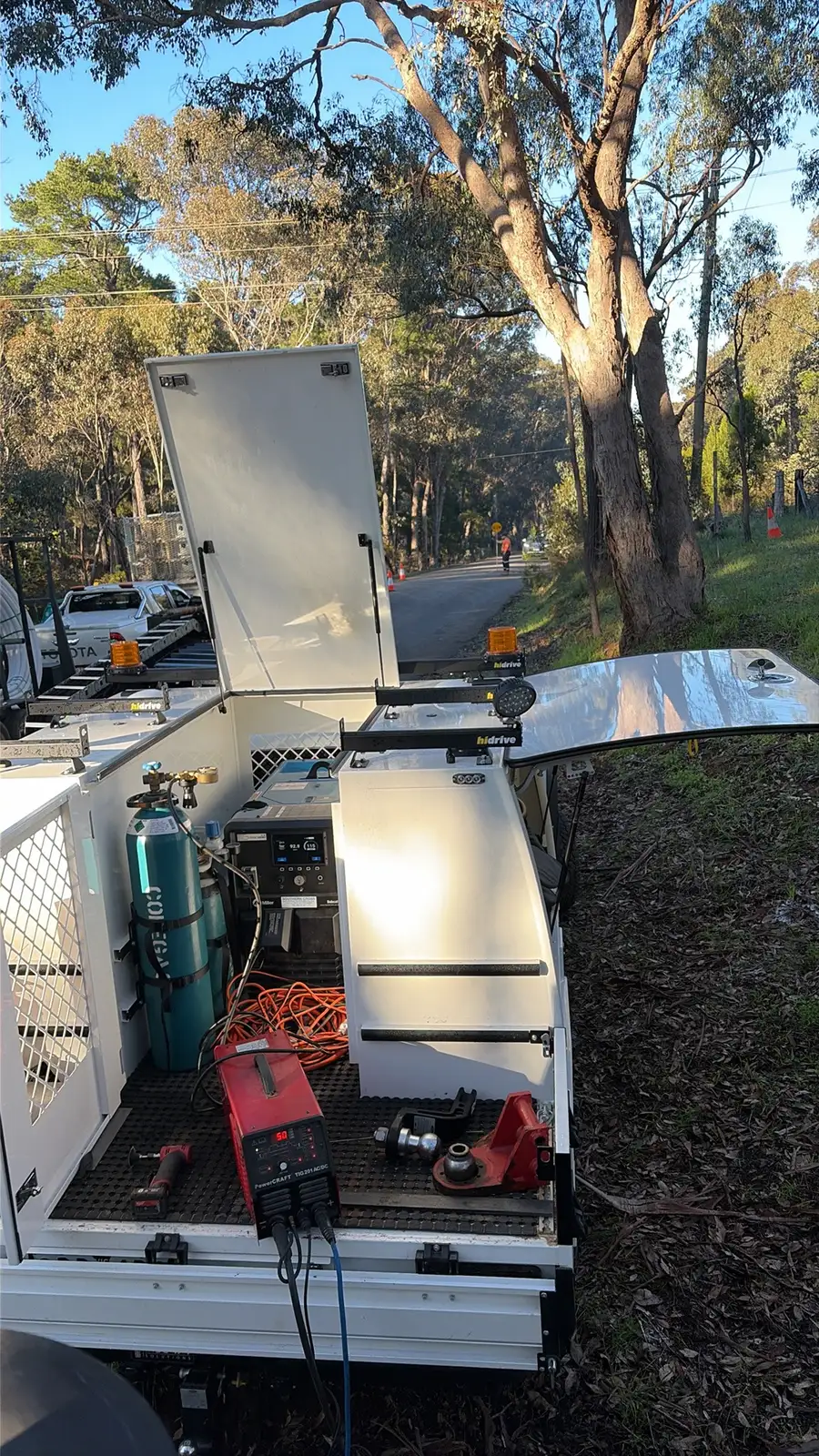 On-site welding repair at a roadside vacuum truck breakdown near Bendigo